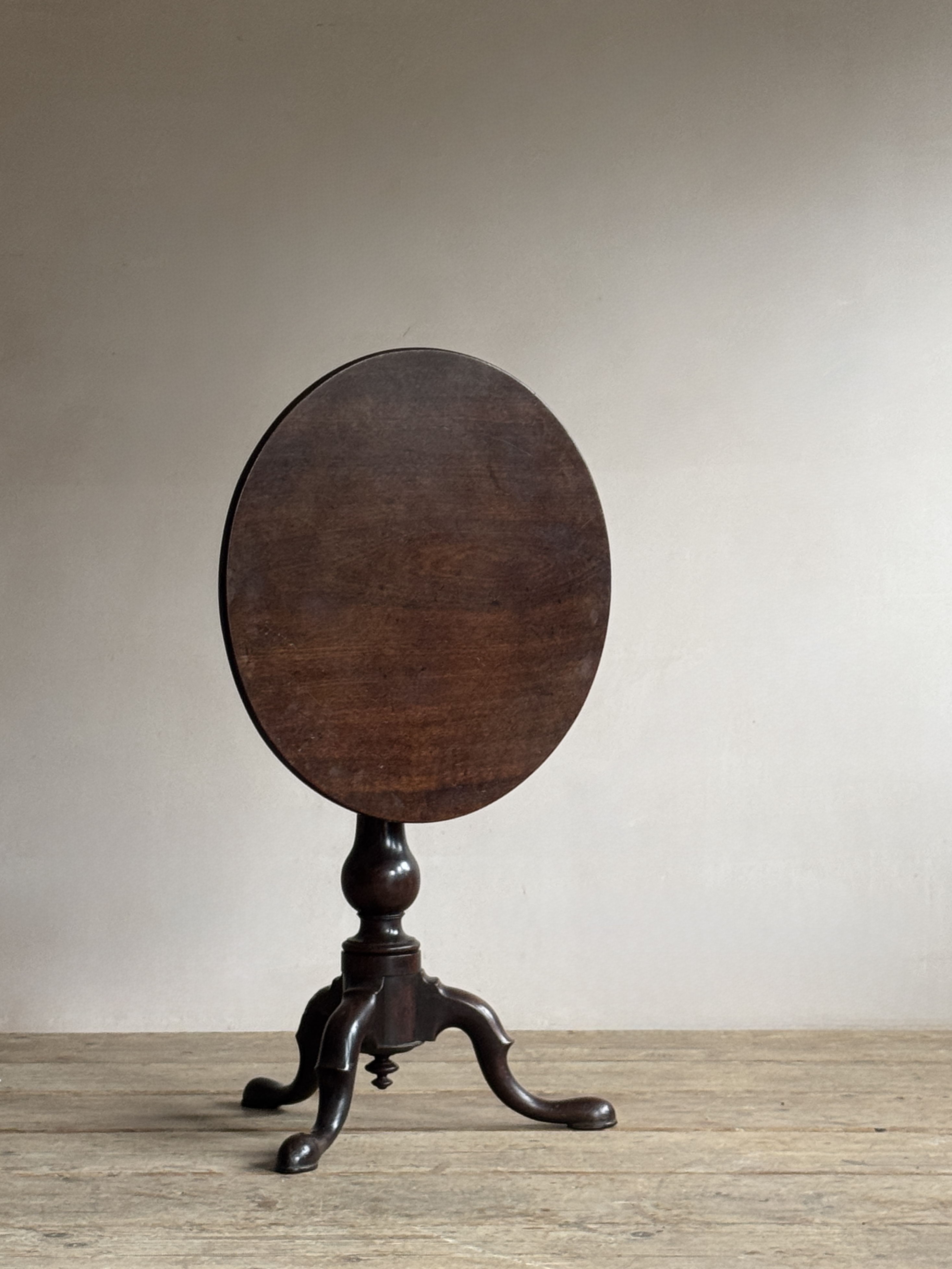 A George III Mahogany Tripod Table image 5