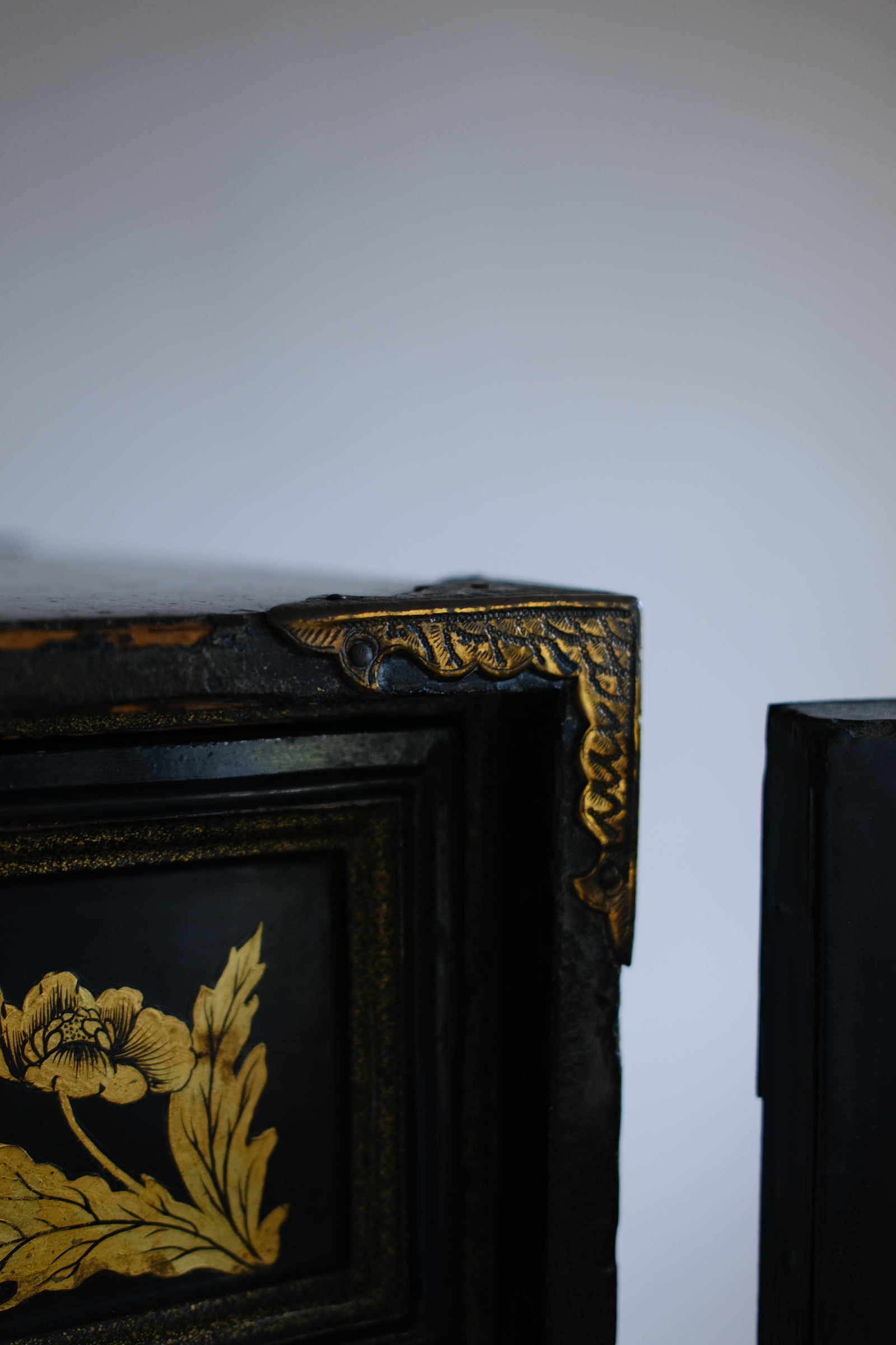 A Japanese Edo Period Lacquer Cabinet on a Carved Baroque Stand, Late 17th Century image 11