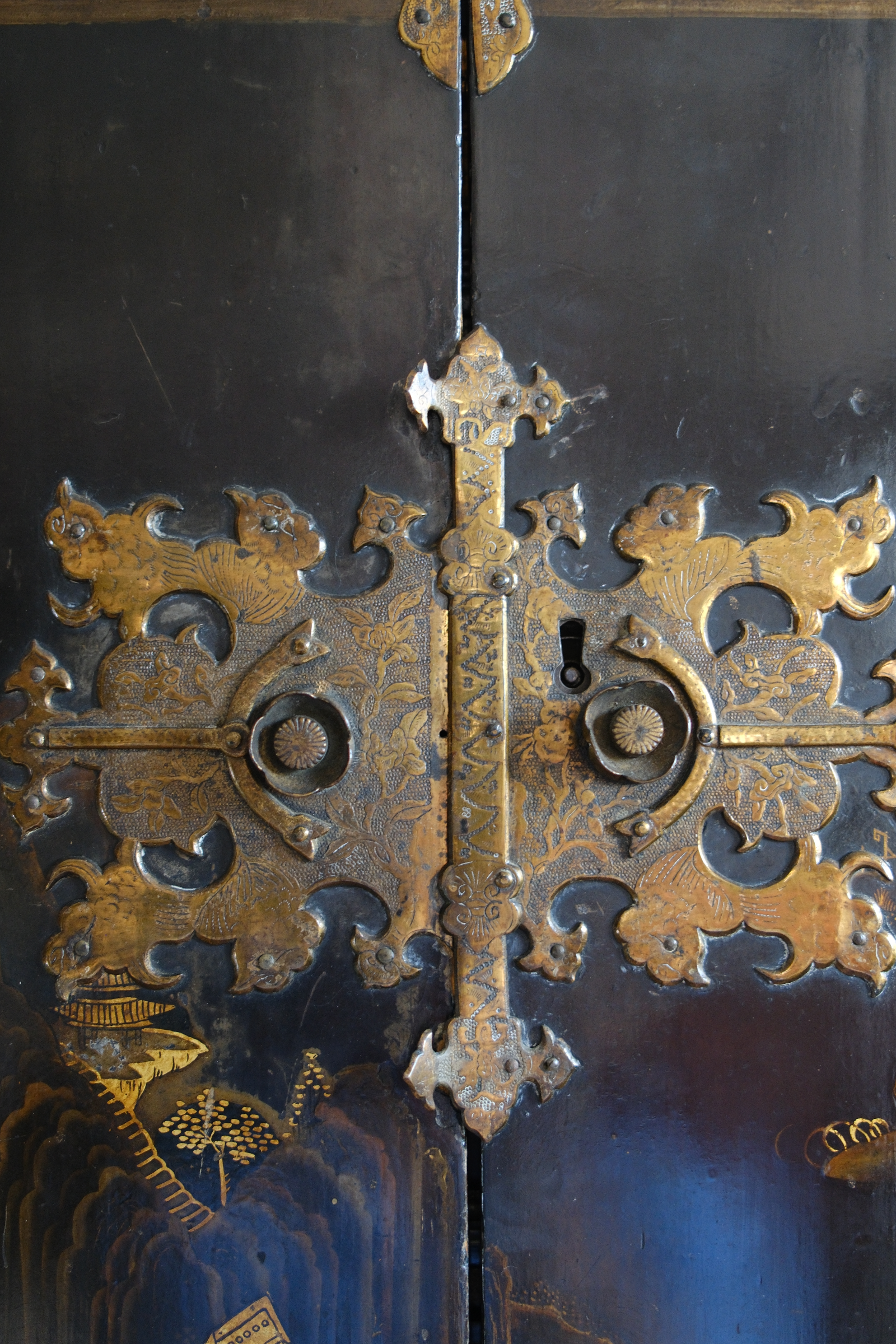 A Japanese Edo Period Lacquer Cabinet on a Carved Baroque Stand, Late 17th Century image 4