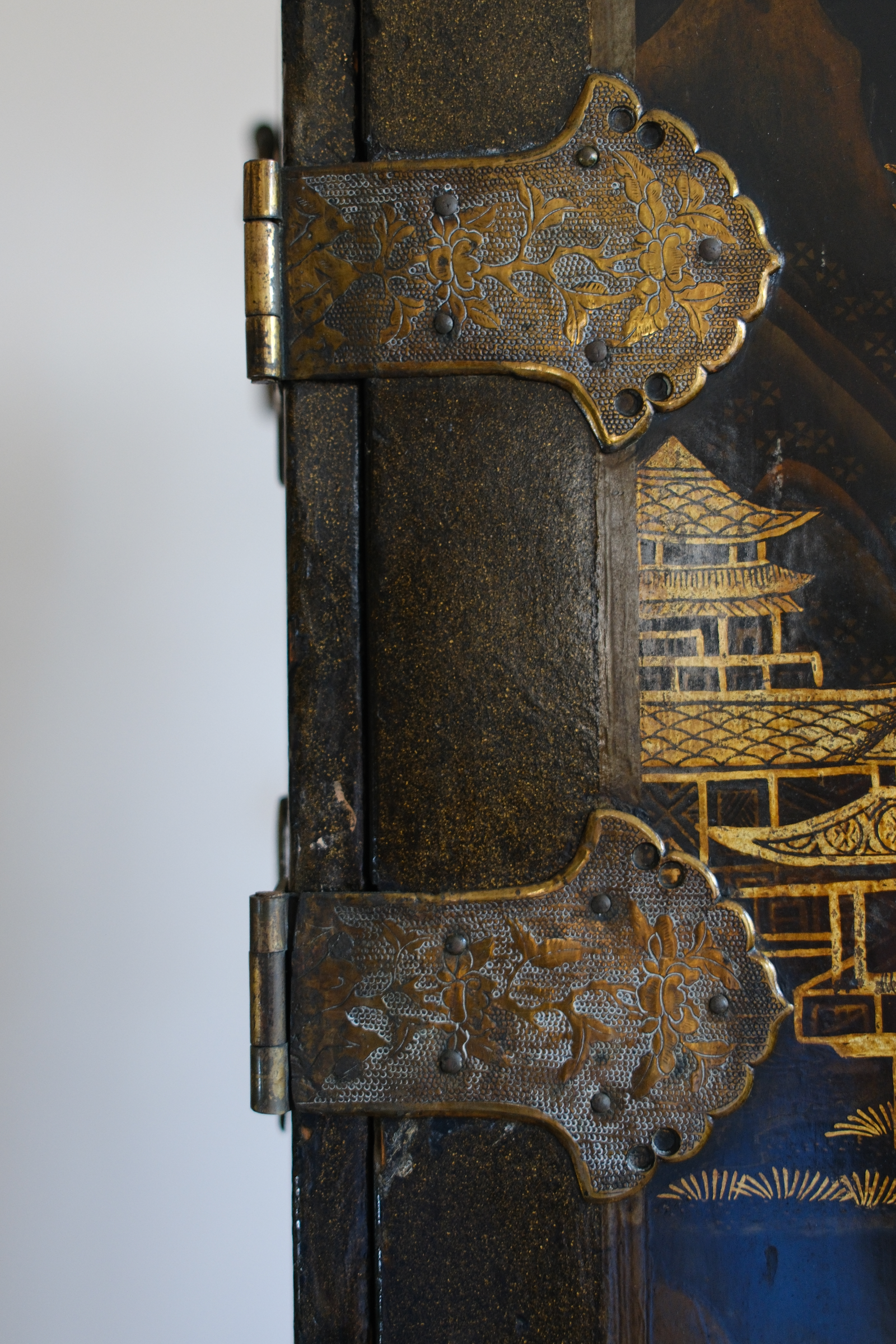 A Japanese Edo Period Lacquer Cabinet on a Carved Baroque Stand, Late 17th Century image 5