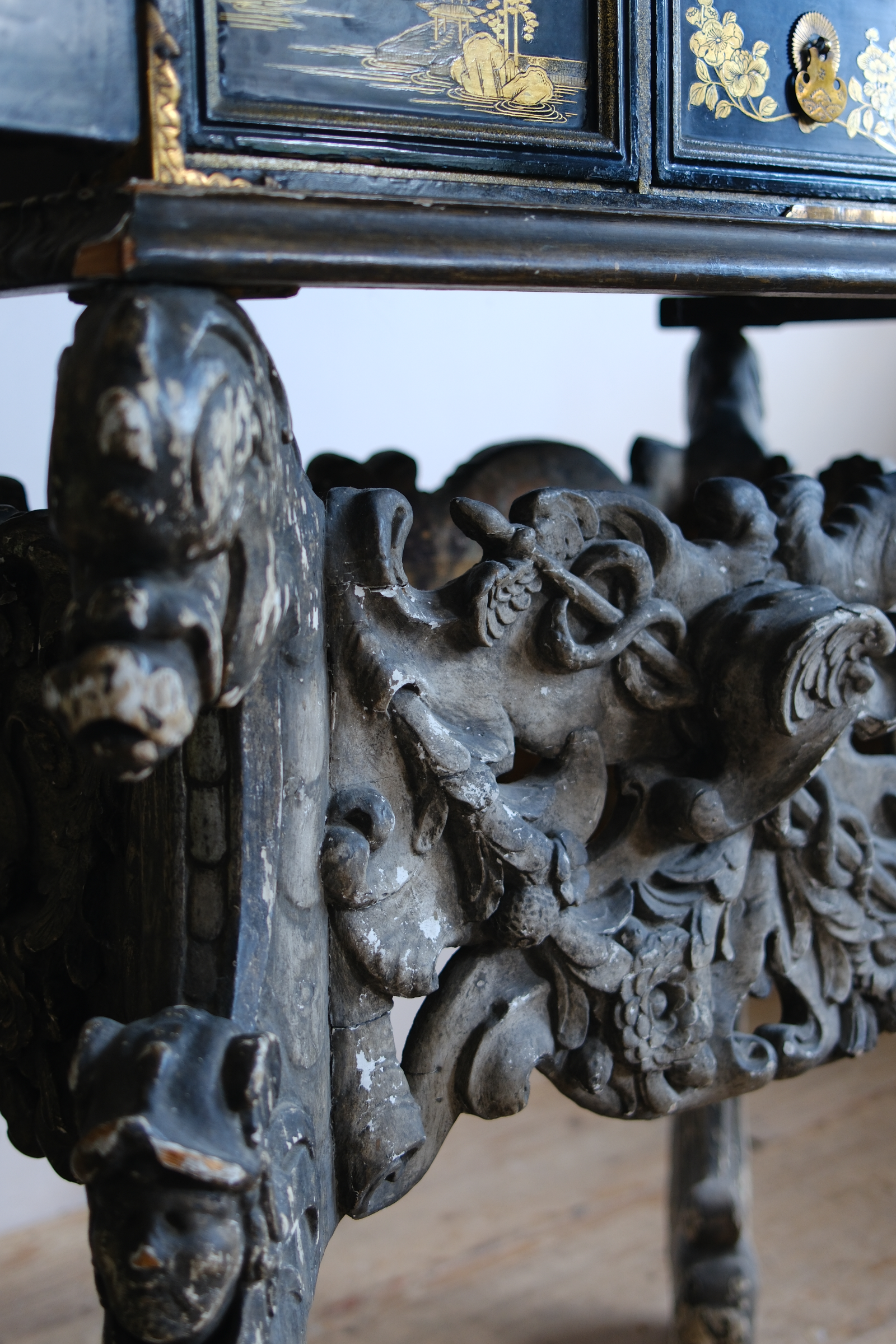 A Japanese Edo Period Lacquer Cabinet on a Carved Baroque Stand, Late 17th Century image 10