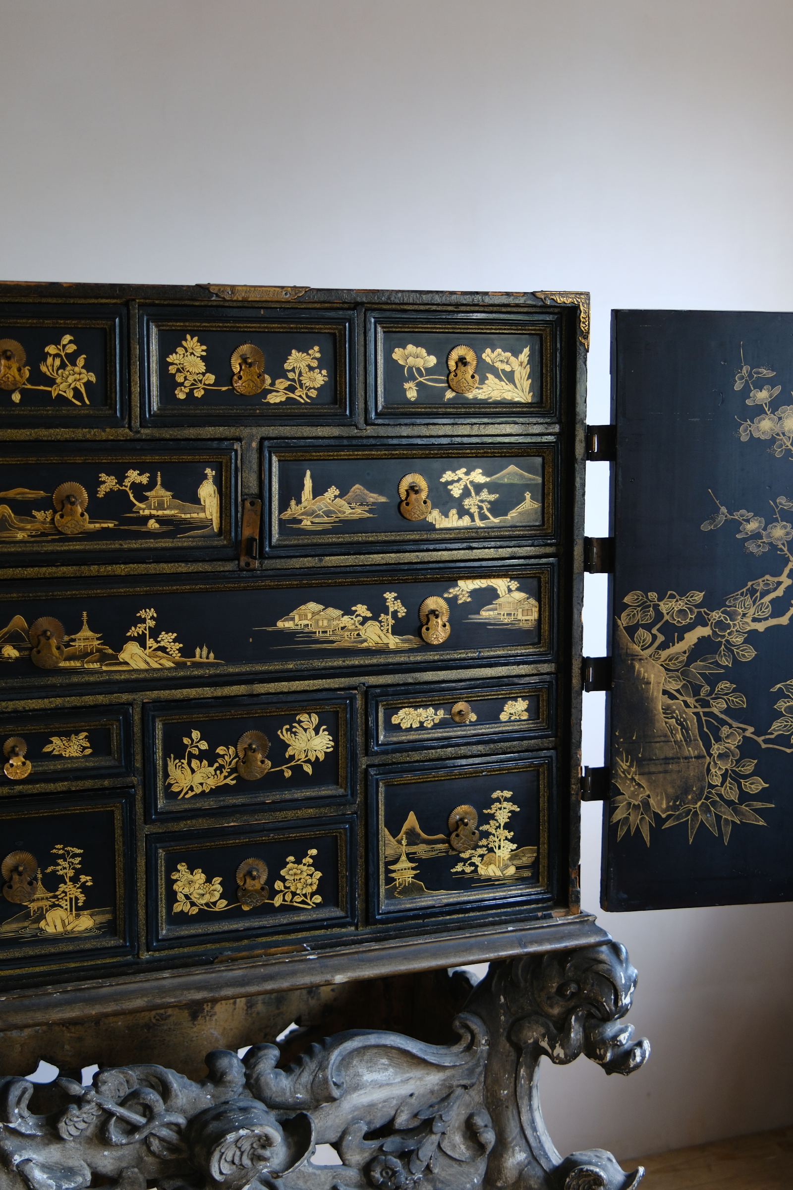 A Japanese Edo Period Lacquer Cabinet on a Carved Baroque Stand, Late 17th Century image 13