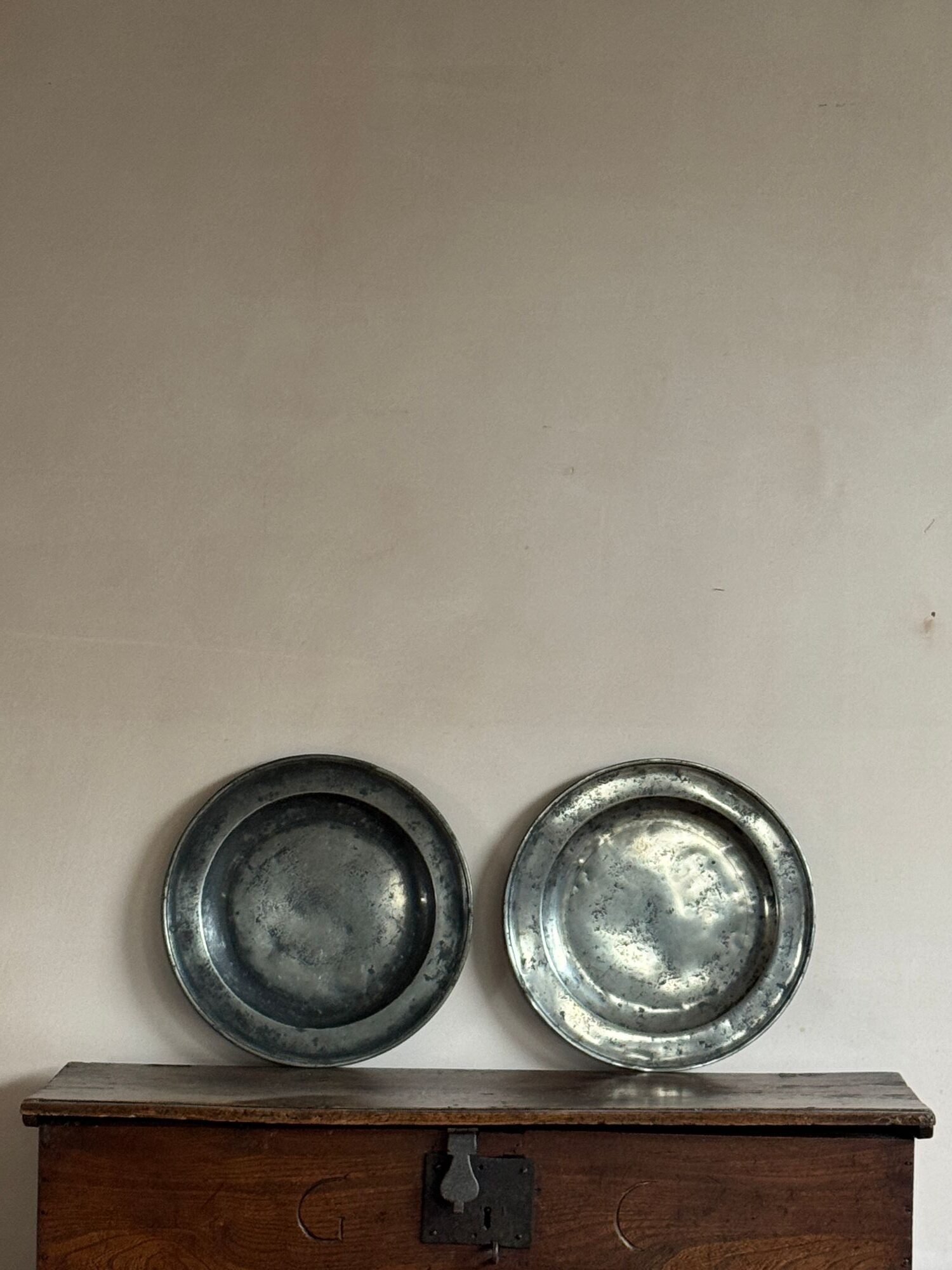 A pair of 18thC English pewter chargers image 3
