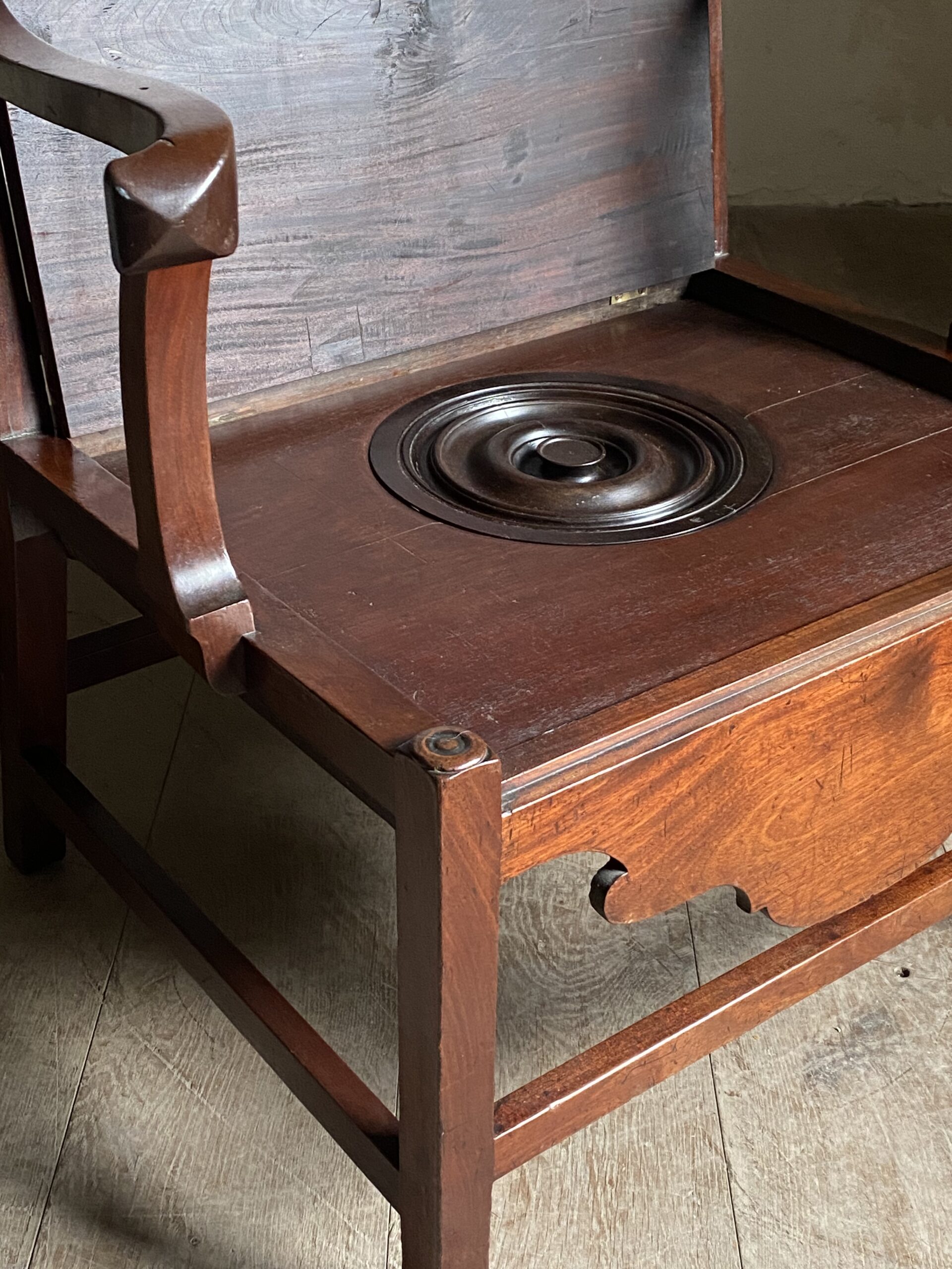 19thC Mahogany Drunkards Chair image 8