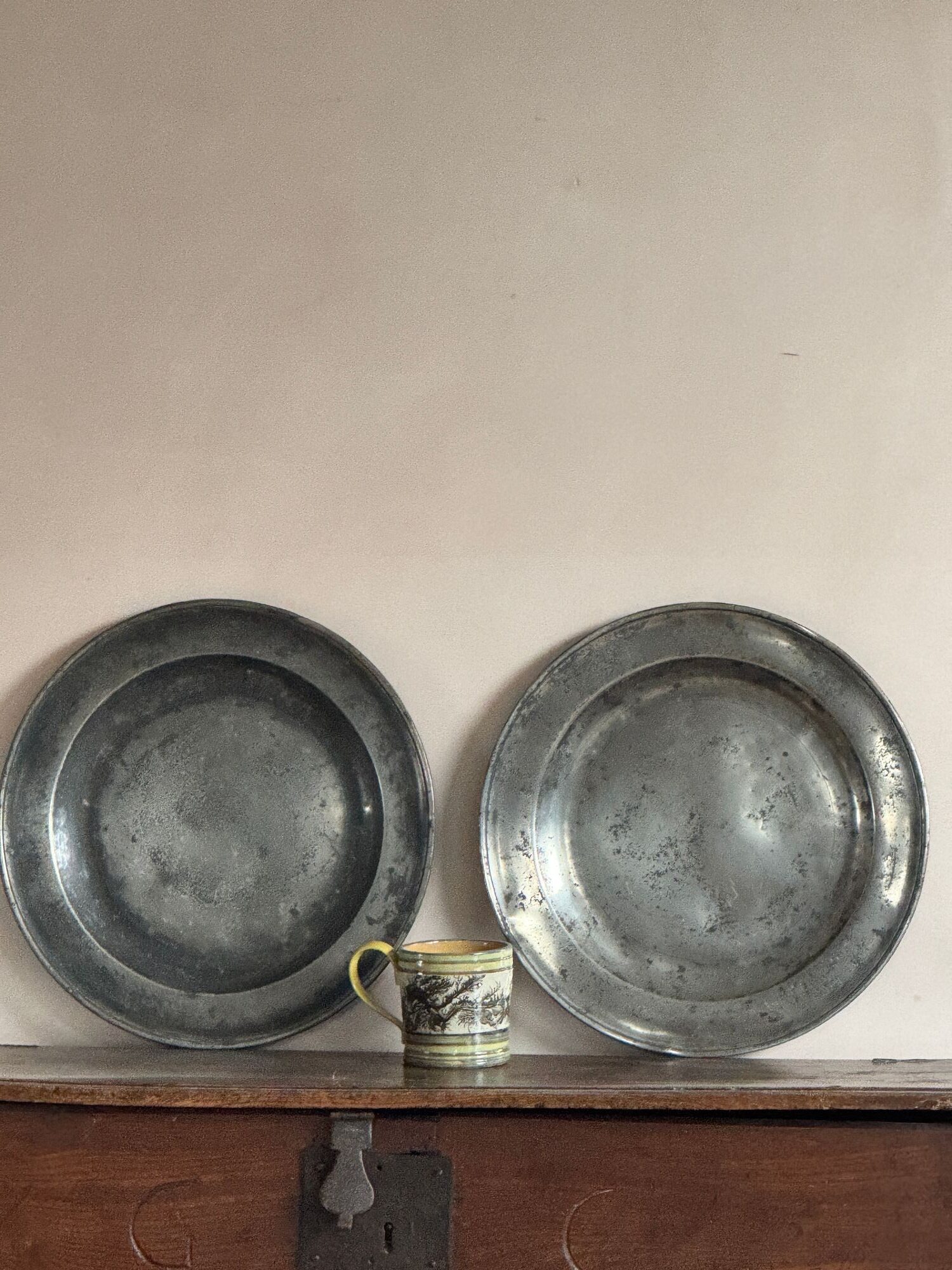 A pair of 18thC English pewter chargers image 4