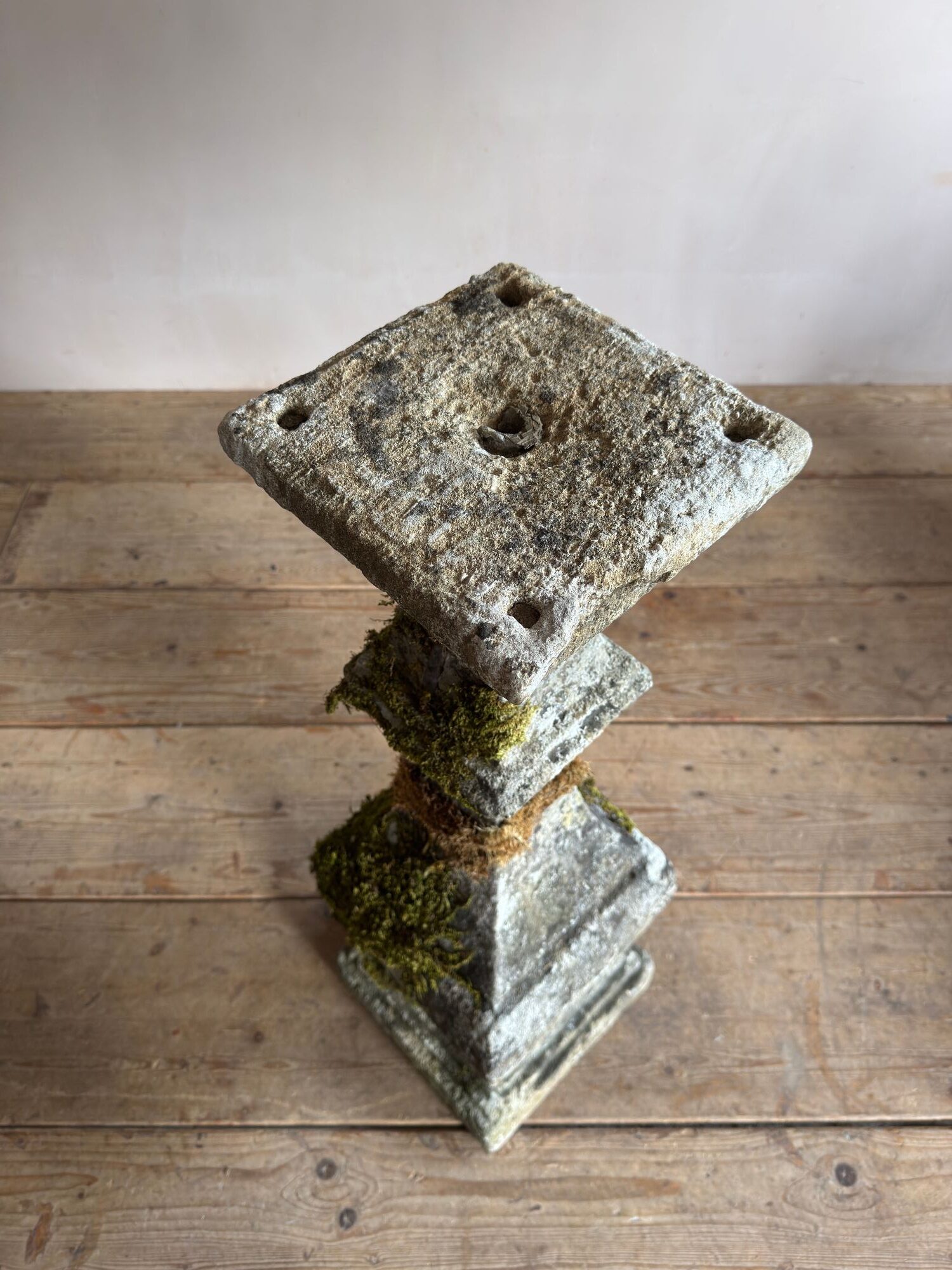 18thC Limestone Sundial image 3