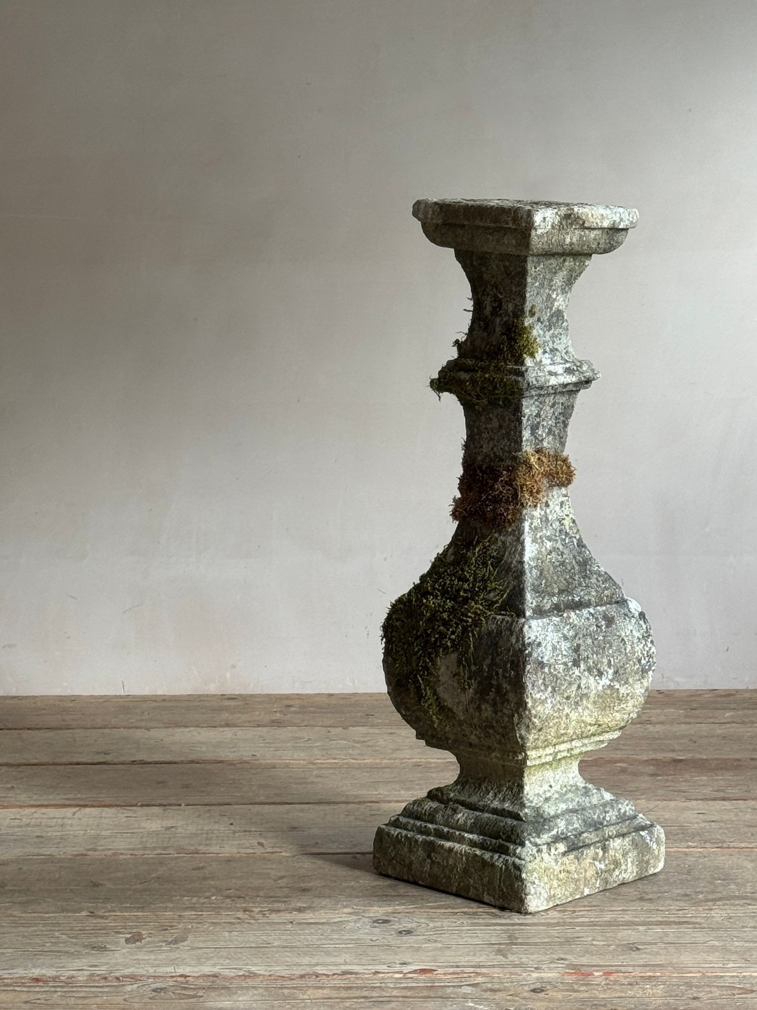 18thC Limestone Sundial image 10