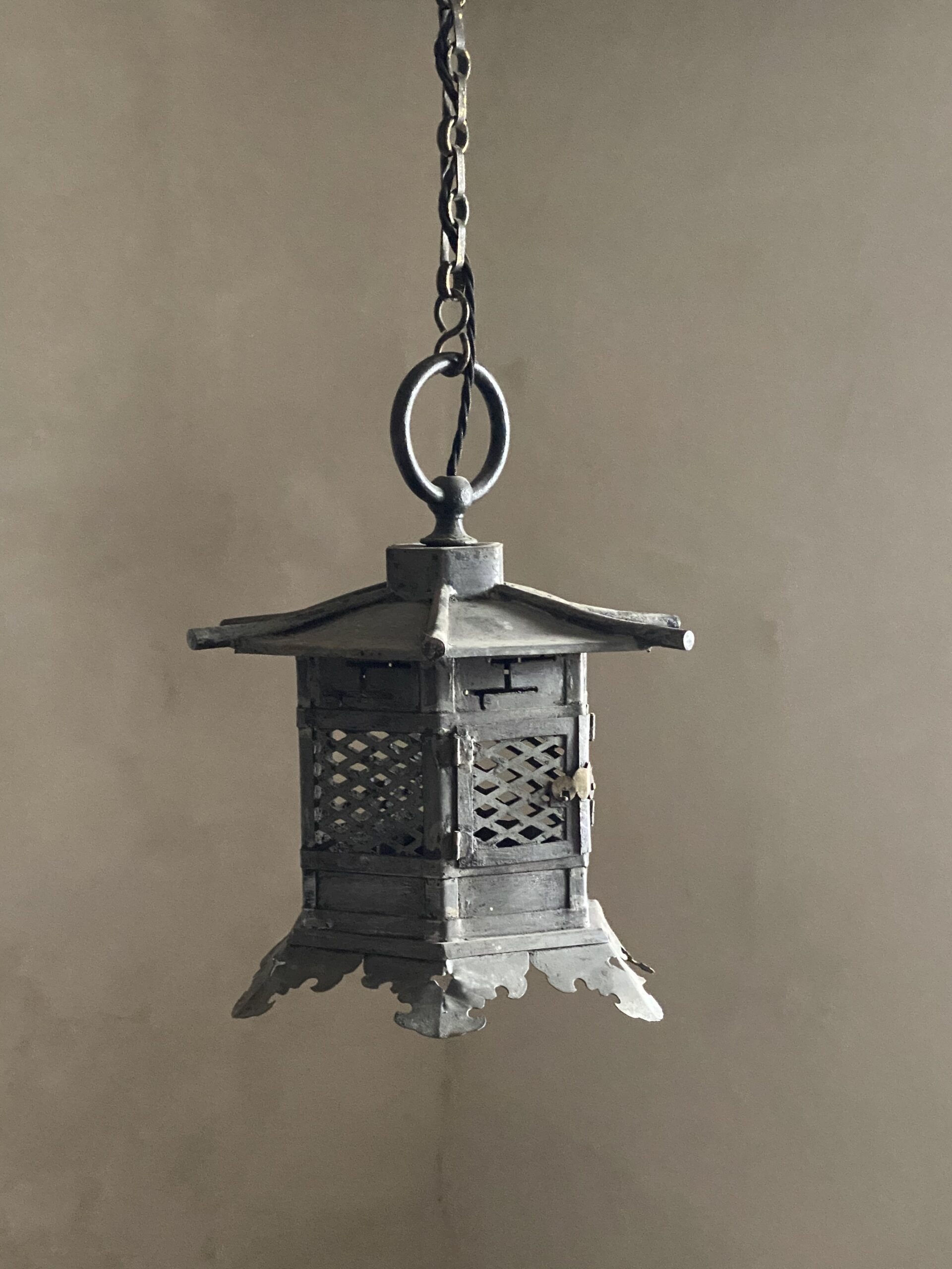 Pagoda hall lantern image 3